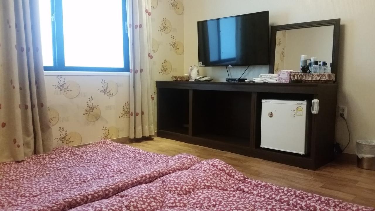 Hill Park Hotel Чеджудо Экстерьер фото